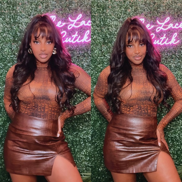 Crocodile Embossed Split Hem Vegan Leather Skirt - Picture 3 of 8